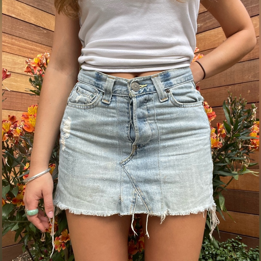 Vintage Levi’s light wash denim mini skirt